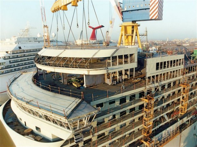 Queen Victoria - Bridge Another superstructure block is lowered onto Cunard's Queen Victoria, just above the navigation bridge. Photo courtesy of Fincantieri.